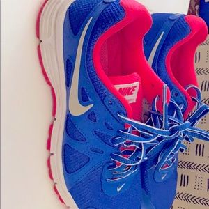 Nike cross trainers only wore once